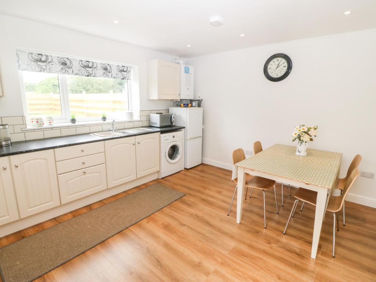 3 Green Terrace Gaerwen Екстер'єр фото