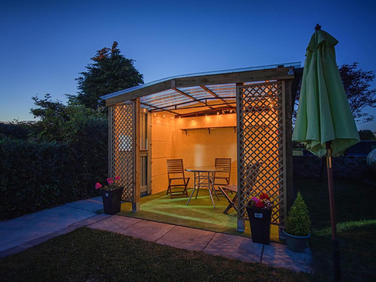 3 Green Terrace Gaerwen Екстер'єр фото